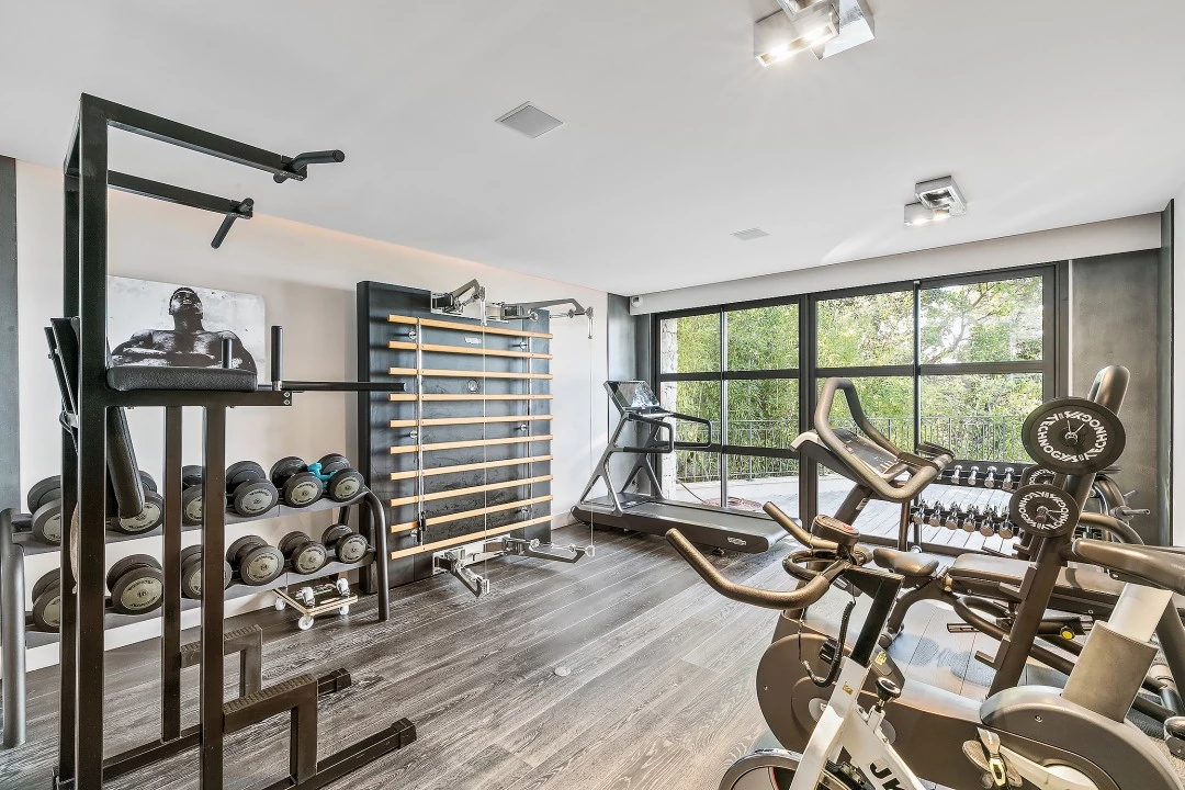 1680593631-Luxury Real estate rent Cannes villa Mosaique fitness.webp